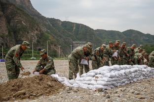 王大雷vs新加坡集锦，董路：王大雷的首发位置坐稳了